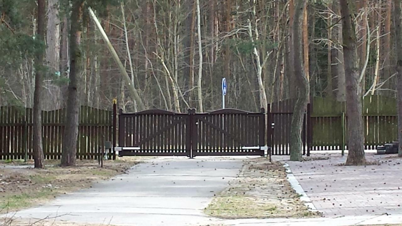 Neptuns Hotell Jūrkalne Eksteriør bilde