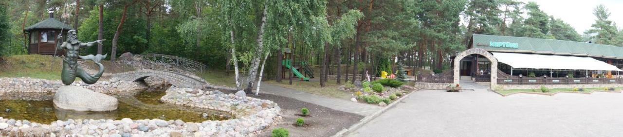 Neptuns Hotell Jūrkalne Eksteriør bilde